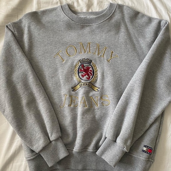 Tommy Hilfiger grey crewneck sweater. - Picture 1 of 4